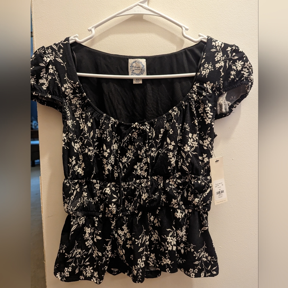 NWT XS Francesca's Blue Moon Blouse in Black Floral Print